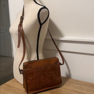Patricia Nash Brown Embossed Leather Crossbody Bag Zipper Closure Casual GUC